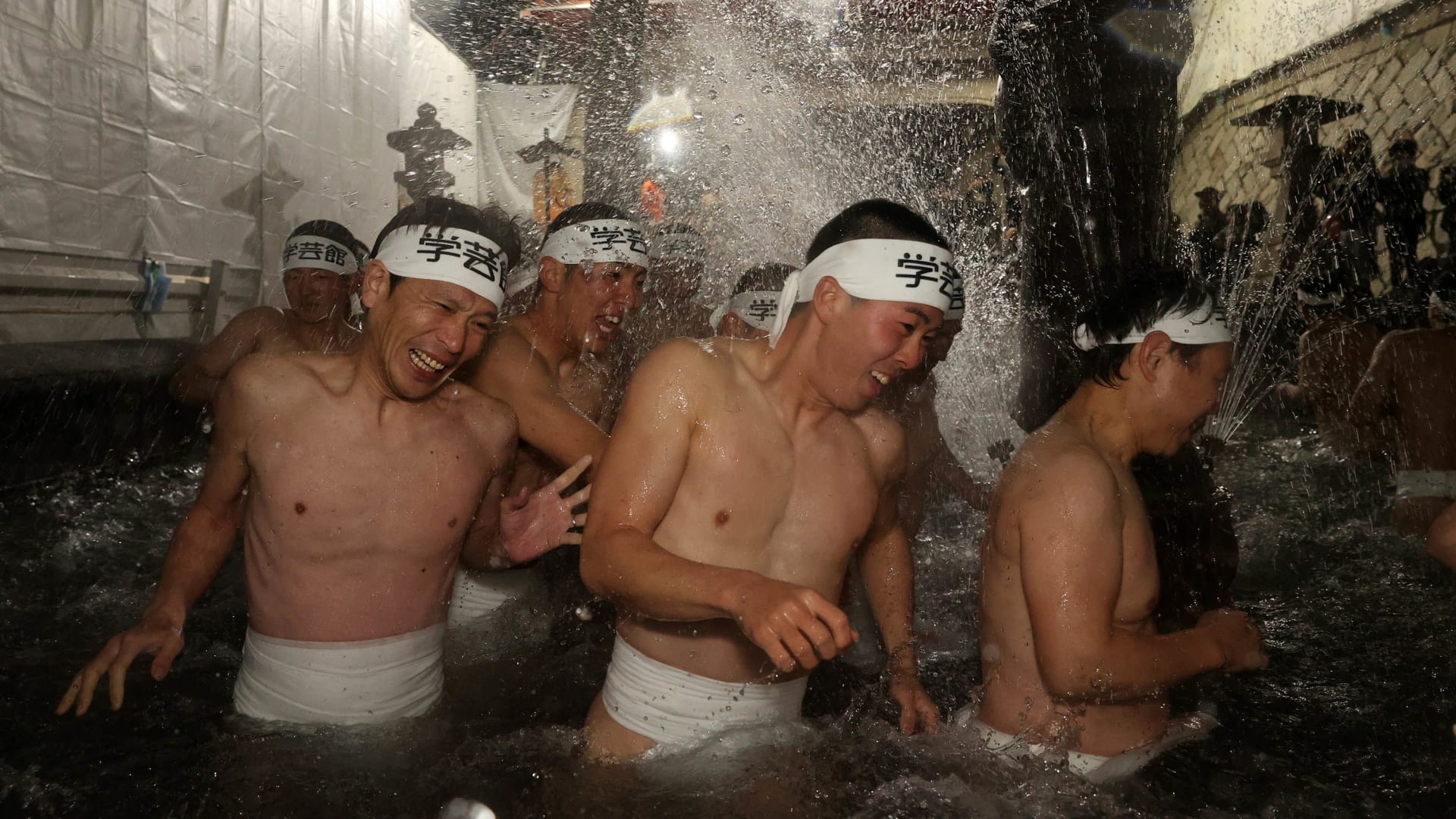 مهرجان العري في اليابان للرجال... تقليد مهدد بسبب تراجع الخصوبة!